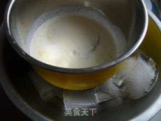 香浓牛奶冰淇淋的做法步骤：3