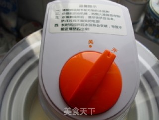 香浓牛奶冰淇淋的做法步骤：5