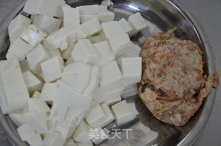 麻辣豆腐的做法步骤：1