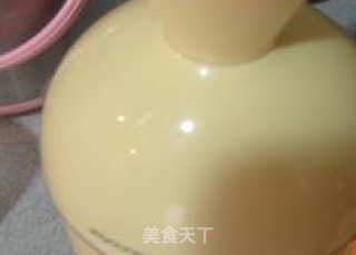 加入枸杞的养生蛋糕----枸杞豆浆蛋糕的做法步骤：2