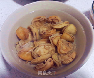小鲍鱼干蚝焖鸡的做法步骤：1