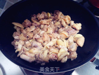 小鲍鱼干蚝焖鸡的做法步骤：4