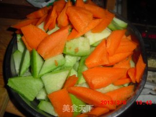 萝卜炖丸子的做法步骤：1