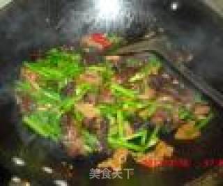 蒜薹木耳炒肉的做法步骤：8