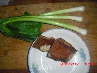 蒜苗炒熟肉的做法步骤：1