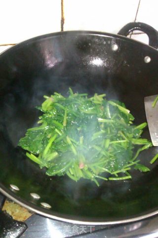 炒菠菜的做法步骤：4