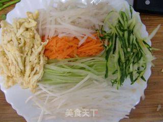 夏日缤纷——五彩丝煮面的做法步骤：2