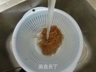 夏日缤纷——五彩丝煮面的做法步骤：4