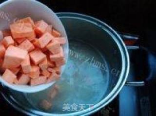 粽子花样吃法之——红薯粽子粥的做法步骤：7