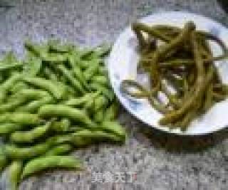 酸带豆炒毛豆的做法步骤：1