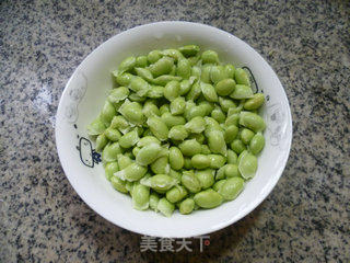 酸带豆炒毛豆的做法步骤：2