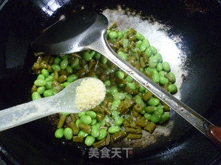 酸带豆炒毛豆的做法步骤：9