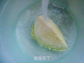 洋葱炒圆白菜的做法步骤：2
