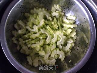 苦瓜肉片的做法步骤：4