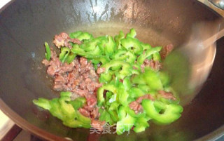 苦瓜炒牛肉的做法步骤：5