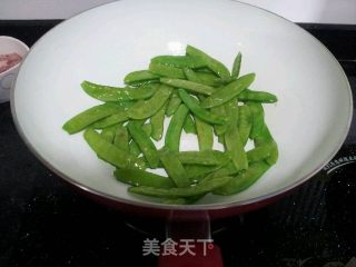 豌豆荚炒肉的做法步骤：3