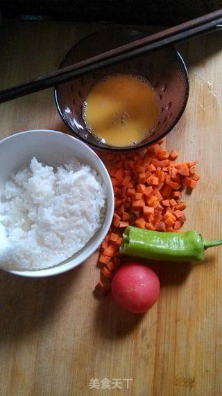 蛋炒饭的做法步骤：1