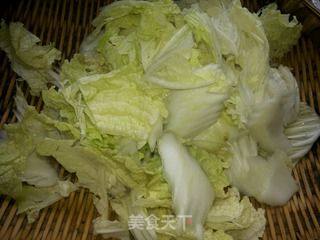 木耳炒白菜的做法步骤：1