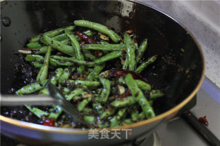 干煸四季豆的做法步骤：5