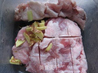 蜜汁烧排的做法步骤：1