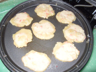 卡卡妈家的家常菜----土豆虾仁火腿饼的做法步骤：3
