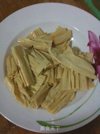 卡卡妈家的家常菜-----木耳腐竹烧青菜的做法步骤：2