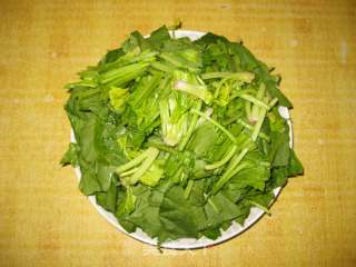 菠菜炒鸡蛋的做法步骤：2