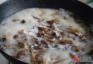 干锅茶树菇的做法步骤：2