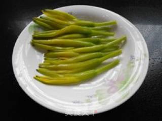 黄花菜菇子蛋汤的做法步骤：3