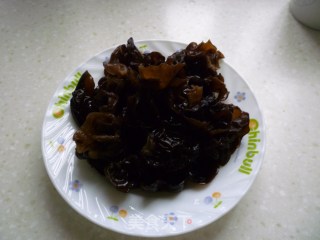 蒜蓉木耳的做法步骤：2