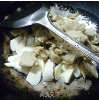 黄花菜茭白烧烤麸的做法步骤：10