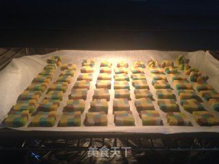 彩色魔方饼干的做法步骤：8