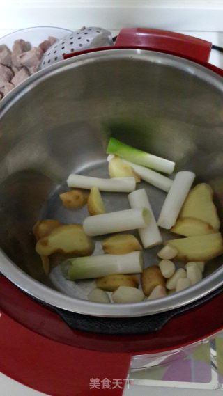 超豪华牛肉面的做法步骤：2