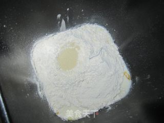 巧克力酥皮菠萝包的做法步骤：2