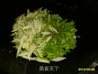 角瓜尖椒炒鸡蛋的做法步骤：5