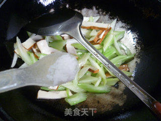 香干炒西芹的做法步骤：8