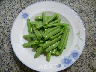 黄花菜炒梅豆的做法步骤：4