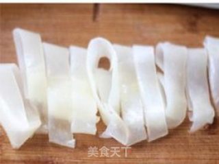 详细22图教你做助家人轻松过苦夏的街头小吃——凉皮的做法步骤：11
