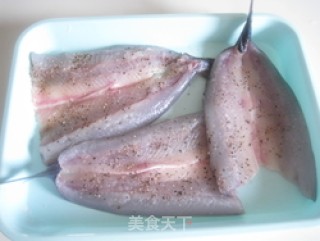 香酥飞鱼的做法步骤：1