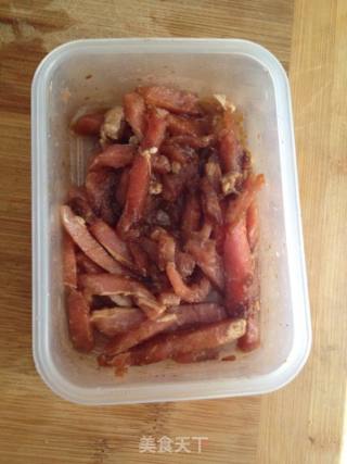 辣椒肉丝炒面的做法步骤：1