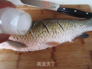 湖乡豆腐炖鱼的做法步骤：2