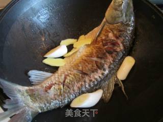 湖乡豆腐炖鱼的做法步骤：7