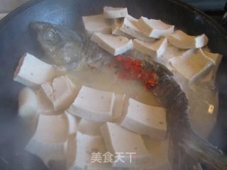 湖乡豆腐炖鱼的做法步骤：9