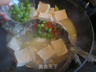 湖乡豆腐炖鱼的做法步骤：11