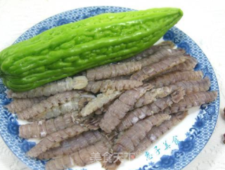 凉拌苦瓜虾爬肉的做法步骤：1