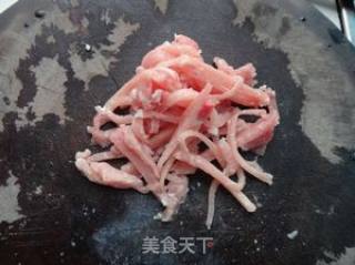 肉丝酱拌菠菜的做法步骤：1