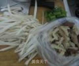咖喱牛杂鸡腿菇汤的做法步骤：1