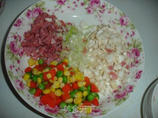 扬州炒饭的做法步骤：1
