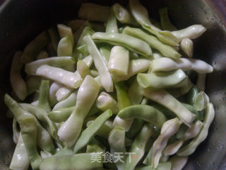 肉末豆角焖饭的做法步骤：1