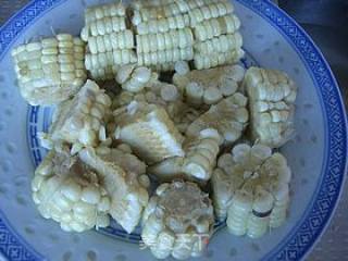 玉米红烧肉的做法步骤：1